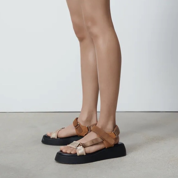 ✅SOLD✅Zara FLAT STRAPPY SANDALS - Picture 4 of 14